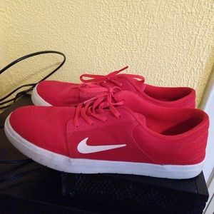 Men's Nike tennis shoes